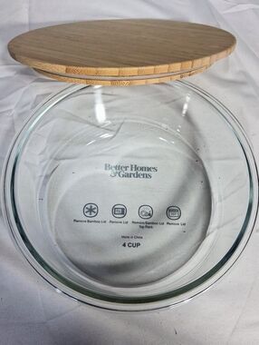 Better Homes and Gardens 4 Cup Glass Bamboo Lid Tight Storage Container